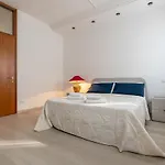 Domus Aurum - Raffinato E Confortevole In Centro Storico Fuori Dalla Ztl Apartment