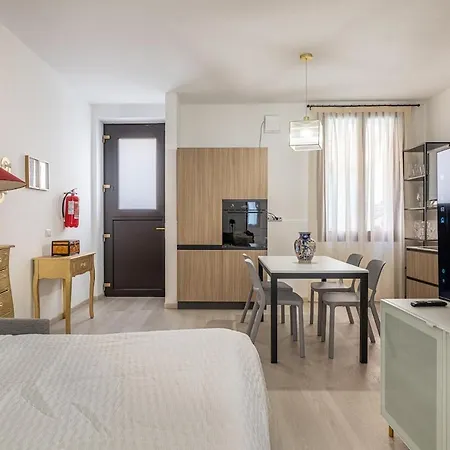 Apartment Domus Aurum - Raffinato E Confortevole In Centro Storico Fuori Dalla Ztl