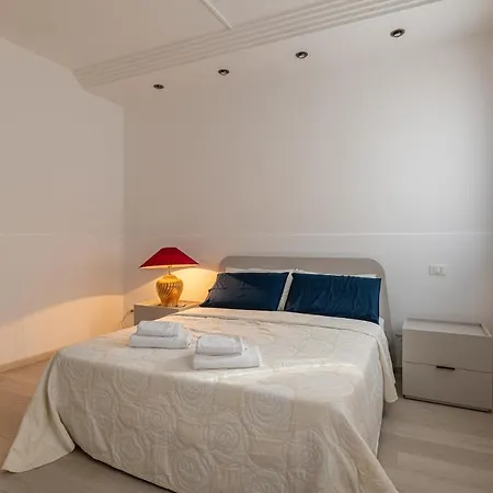 Apartment Domus Aurum - Raffinato E Confortevole In Centro Storico Fuori Dalla Ztl