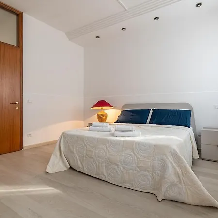Domus Aurum - Raffinato E Confortevole In Centro Storico Fuori Dalla Ztl Apartman